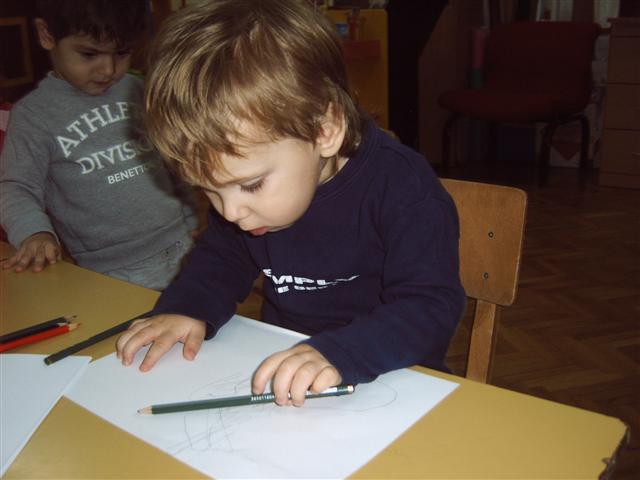 Dječje šaranje i crtanje-znakovi bitni za razvoj govora,
pisanja i mišljenja - slika broj: 4